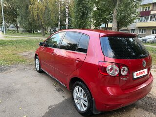 2011 Volkswagen Golf Plus II, красный, 685000 рублей, вид 3