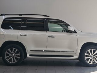 2017 Toyota Land Cruiser 200 Series Рестайлинг 2, белый, 6590000 рублей, вид 4