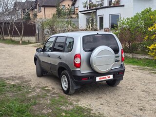 2012 Chevrolet Niva I Рестайлинг, серебристый, 750000 рублей, вид 5
