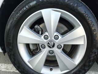 2013 Skoda Octavia III (A7), белый, 1400000 рублей, вид 5