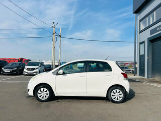 2009 Toyota Vitz II (XP90), белый, 559000 рублей, вид 3