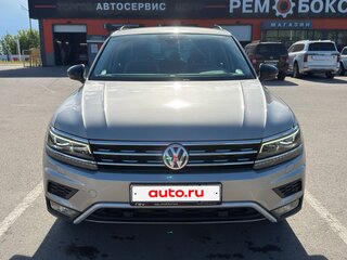 2020 Volkswagen Tiguan II, серебристый, 3200000 рублей, вид 1