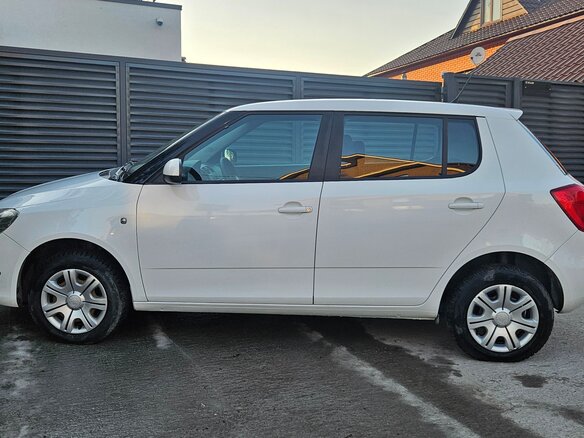 2012 Skoda Fabia II Рестайлинг, белый, 480000 рублей - вид 5