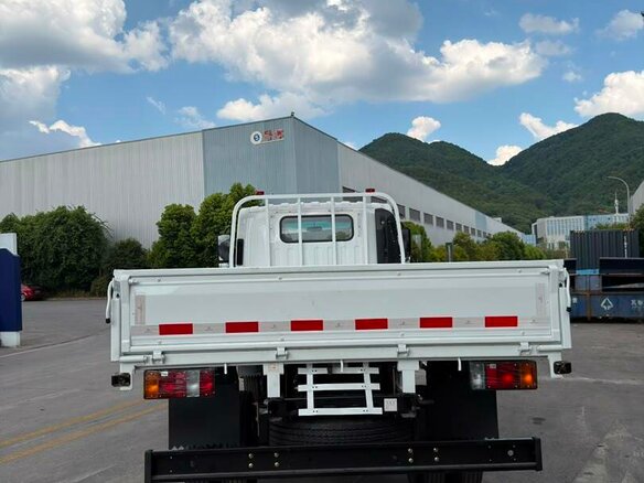 2026 Isuzu Elf (N-series), белый, 5190000 рублей - вид 3