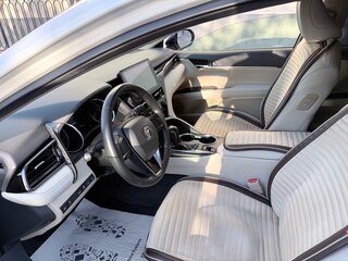 2022 Toyota Camry VIII (XV70) Рестайлинг, белый, 3950000 рублей, вид 4