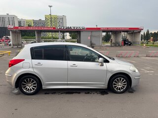 2012 Nissan Tiida I Рестайлинг, серебристый, 630000 рублей, вид 2