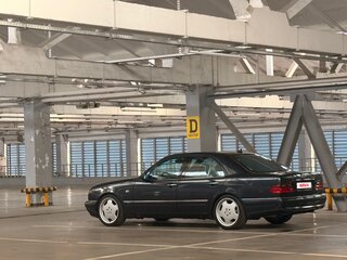 1997 Mercedes-Benz E-Класс 280 II (W210, S210), синий, 700000 рублей, вид 2