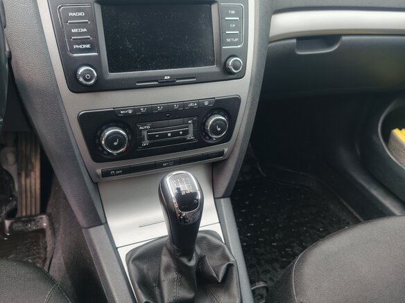 2012 Skoda Octavia II (A5) Рестайлинг, серый, 1350000 рублей - вид 11