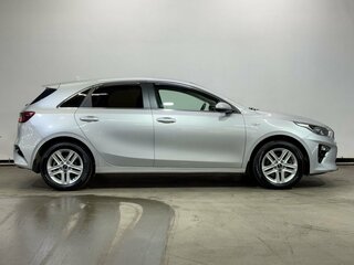 2018 Kia Ceed III, серебристый, 1665000 рублей, вид 4