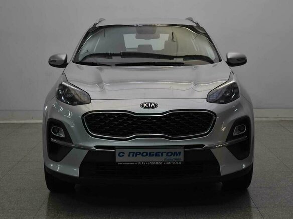 2021 Kia Sportage IV Рестайлинг, серебристый, 2300000 рублей - вид 1