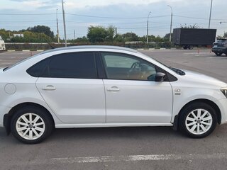 2013 Volkswagen Polo V, белый, 875000 рублей, вид 2