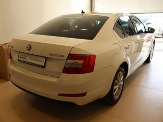 2017 Skoda Octavia III (A7), белый, 1339000 рублей, вид 4
