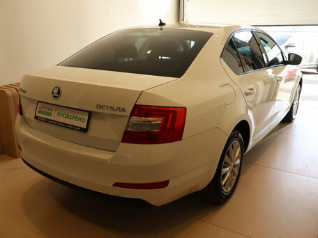 2017 Skoda Octavia III (A7), белый, 1319000 рублей, вид 4