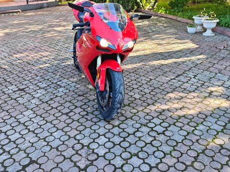 2011 Ducati 848, красный, 742786 рублей, вид 1