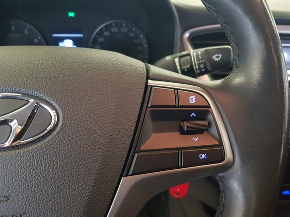 2019 Hyundai Solaris II, красный, 1645000 рублей - вид 15