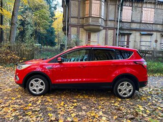 2017 Ford Kuga II Рестайлинг, красный, 1199000 рублей, вид 4