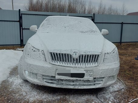 2013 Skoda Octavia II (A5) Рестайлинг, белый, 840000 рублей, вид 1