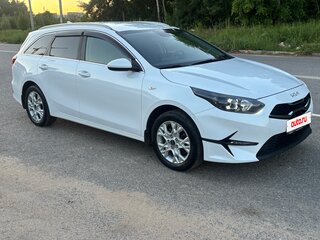 2021 Kia Ceed III Рестайлинг, белый, 2159000 рублей, вид 3