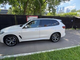 2020 BMW X5 30d IV (G05/G18), белый, 5550000 рублей, вид 3