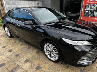 2021 Toyota Camry VIII (XV70) Рестайлинг, чёрный, 3250000 рублей, вид 4