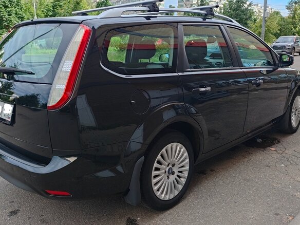 2011 Ford Focus II Рестайлинг, чёрный - вид 2