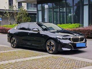 2024 BMW i5 Long eDrive35L, чёрный, 5200033 рублей, вид 3