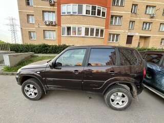 2012 Chevrolet Niva I Рестайлинг, коричневый, 300000 рублей, вид 3