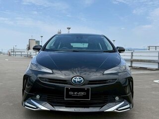 2022 Toyota Prius IV Рестайлинг (XW50), чёрный, 1800000 рублей, вид 1