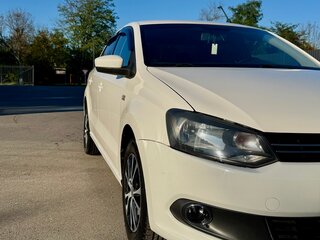 2010 Volkswagen Polo V, белый, 650000 рублей, вид 2