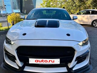 2019 Ford Mustang VI Рестайлинг, белый, 2400000 рублей, вид 4