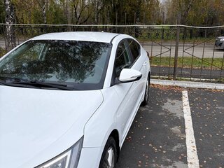 2019 Hyundai Elantra VI (AD) Рестайлинг, белый, 2100000 рублей, вид 4