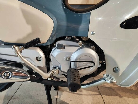 2026 Honda Super Cub, серый, 349900 рублей - вид 8