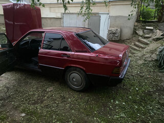 1992 Mercedes-Benz 190 (W201), красный, 350000 рублей, вид 5