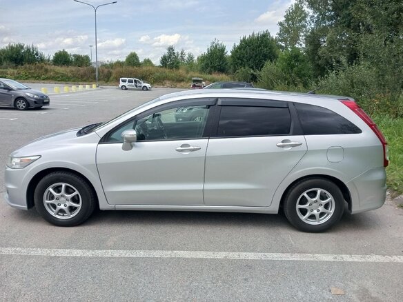 2011 Honda Stream II Рестайлинг, серебристый, 1290000 рублей - вид 2