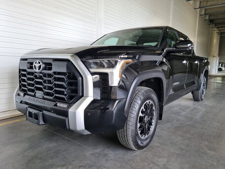2023 Toyota Tundra CrewMax III, чёрный, 7600000 рублей, вид 3