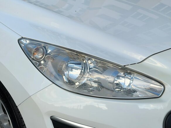 2011 Peugeot 308 I Рестайлинг, белый - вид 17