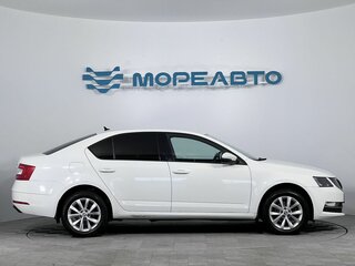 2018 Skoda Octavia III (A7) Рестайлинг, белый, 1875000 рублей, вид 4