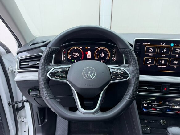 2022 Volkswagen Tiguan L II Рестайлинг (China Market), белый, 3200000 рублей - вид 12