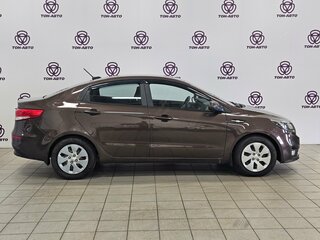 2017 Kia Rio III Рестайлинг, коричневый, 850000 рублей, вид 4