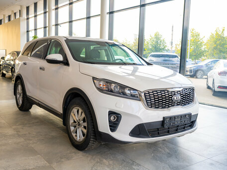 2019 Kia Sorento III Prime Рестайлинг, белый, 3150000 рублей, вид 1