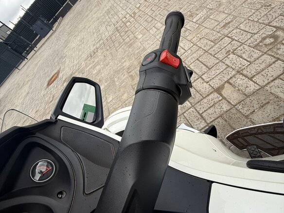 2016 BRP Can-Am Spyder, белый, 1750000 рублей - вид 7