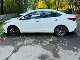 2017 Hyundai Solaris II, белый, 650000 рублей, вид 2