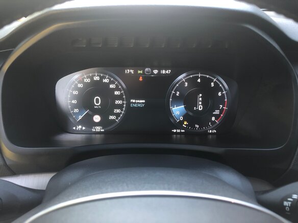 2020 Volvo XC90 II Рестайлинг 1, серый, 4285000 рублей - вид 4