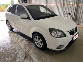 2011 Kia Rio II Рестайлинг, белый, 650000 рублей, вид 2