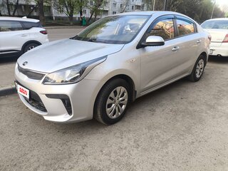2019 Kia Rio IV, серебристый, 1230000 рублей, вид 3