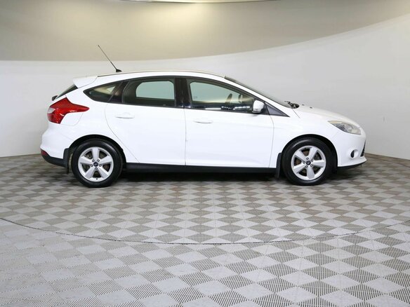 2012 Ford Focus III, белый - вид 3