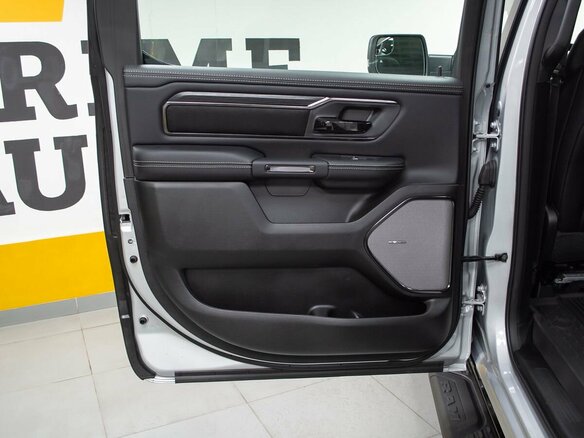 2026 Ram 1500 Crew Cab V Рестайлинг, серебристый, 10199000 рублей - вид 13