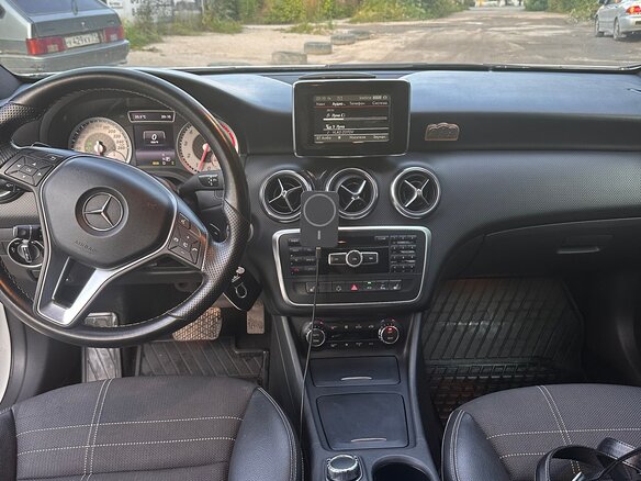2014 Mercedes-Benz A-Класс 180 III (W176), белый - вид 5