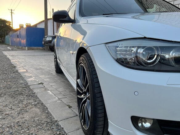2011 BMW 3 серии 320i V (E90/E91/E92/E93) Рестайлинг, белый, 1000000 рублей - вид 6