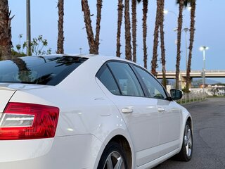 2013 Skoda Octavia III (A7), белый, 990000 рублей, вид 3
